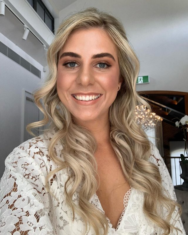 Ash✨💛
Love the NATURAL, BRONZY MAKEUP look✨ The perfect mix of tones with her gorgeous highlighted hair. Stunning! 

Curls @h2dhaircare @nakhair 

#weddings #weddings2021 #goldcoastevents #australianbrides #bohemian #bohemianweddingdress #goldcoastwedding #weddinggoals #tweedcoastweddings #weddingaustralia #intimatewedding #modernwedding #byronbaywedding #tweedcoastwedding #shesaidyes #makeupagencyaus #coolbride #bohoweddingdress #goldcoast #wedding #weddingflowers #modernbride