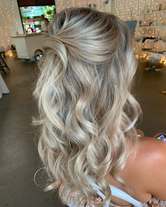🔸Holiday season is nearly here🔸

Now is the perfect time to book in your trial for your upcoming weddings. 
Please contact us to book it in before the rush 💛✨
It’s also a great time to meet us before the day too!!

#weddings #tweedcoastweddings #goldcoastweddings #hairstylesgoldcoast #goldcoastmakeup #tweedcoasthairstyling #h2dhaircare #nakhair #tinakristenweddings