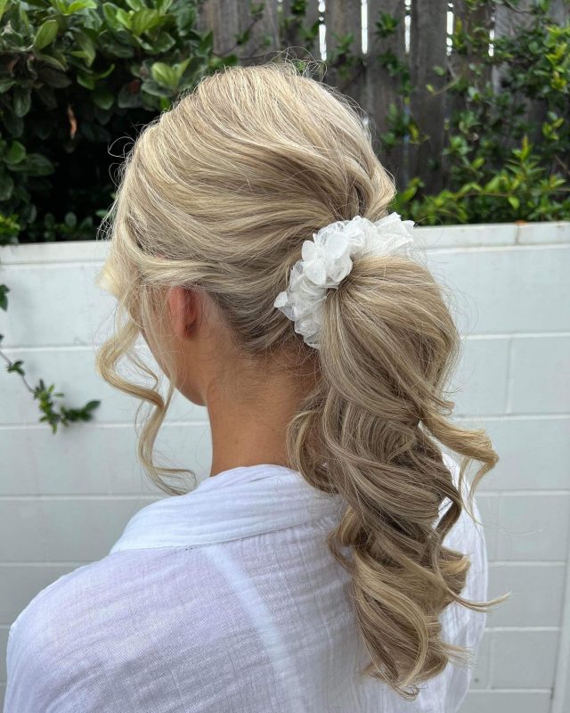 PONYTAIL ✨💛
Why not add a gorgeous accessory to your style?

If you love what you see, we would love to meet you this weekend! Come and have a chat, we will be @osteriaweddings and @babalou_weddings_events for the Wedding Trail this Sunday! 
It’s not too late to register your attendance. The link is in the bio @tweedweddingtrail
AND the border is open, so no more passes!! 
See you there!

#tweedweddingtrail #tweedcoasthairstylist #tweedcoastmakeupartist #tweedcoastweddings #weddings #weddings2021 #airbrushmakeup #flawlessmakeup #summergroveweddings #northernnswweddings #goldcoastevents #australianbrides #bohemian #goldcoastwedding #weddinggoals #tweedcoastweddings #weddingaustralia #intimatewedding #modernwedding #byronbaywedding #tweedcoastwedding #shesaidyes #goldcoast #wedding