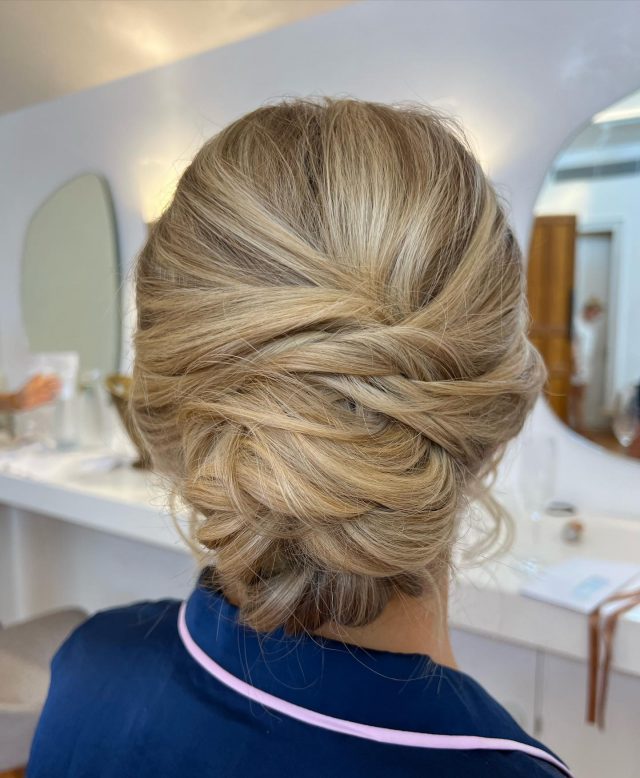 Why is it so important to choose the right hairstyle for your wedding? 
Our advice is to choose something that mostly feels like you! We always find beauty shines through when people feel their best💗 There are also lots of other factors to consider • face shape, hair type, weather, dress etc
Do your research and I’m sure you will be drawn to a similar look each time! 

#hairstyles #hairstyling #hairstylist #hairstylistgoldcoast #tweedcoastweddings #h2dhaircare #nakhair #kykhair #curlinghairwand #curlwand #bride #bridehairstyle #ancoraweddings #valleyestate #bridetribe #blondehair #blondehairstyle