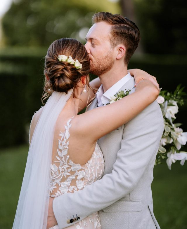 So many stunning weddings in the last couple of weeks ✨
Love the veil placement in Maddie’s hair to show her gorgeous updo ✨

Photographer @wallflower_weddings 
Venue @braesideestategc

#hairstyles #hairstyling #hairstylist #hairstylistgoldcoast #tweedcoastweddings #h2dhaircare #nakhair #kykhair #curlinghairwand #curlwand #bride #bridehairstyle #ancoraweddings #valleyestate #bridetribe #ancoraweddings #nakhaircare #weddings #tweedcoastmakeup #tweedcoasthairstyling